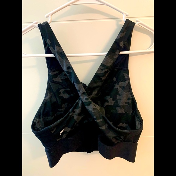 Fabletics Women’s Sports Bra size Large - Picture 2 of 3